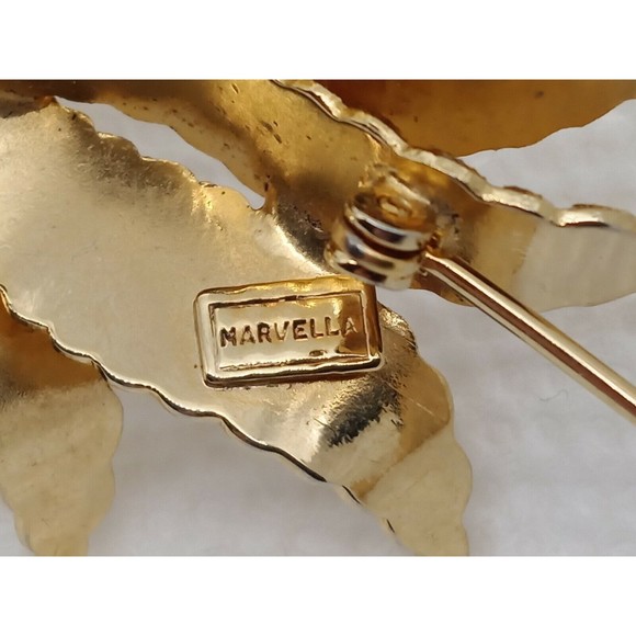 Vintage Marvella Leaf Leaves Brooch Pin Etched Design Gold Tone Metal Shiny! - Picture 12 of 12
